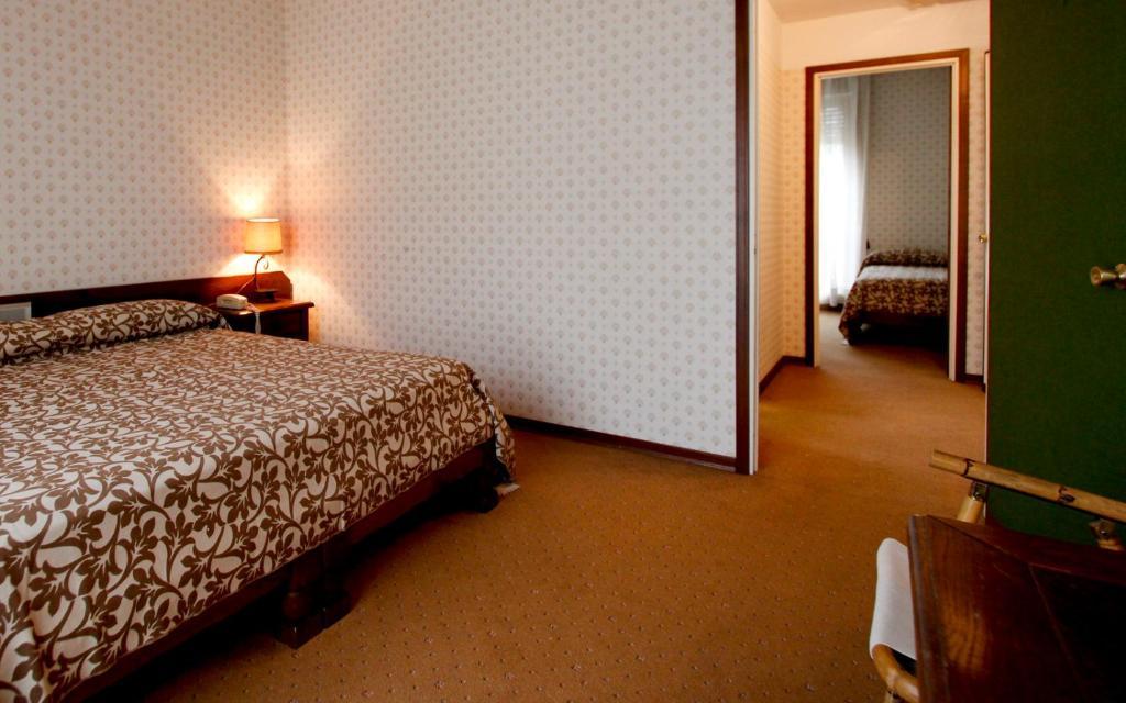 Hotel Antares Арона Экстерьер фото