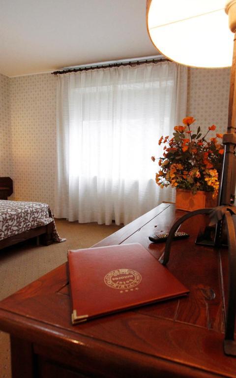 Hotel Antares Арона Экстерьер фото